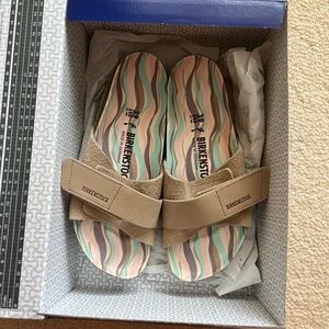 NEW Birkenstock Tan Suede Slide Sandals with Multicolor Footbed